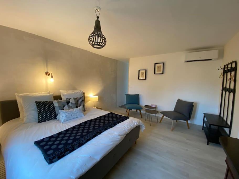 Le Nomade En Provence Bed & Breakfast Bouchet  Ngoại thất bức ảnh
