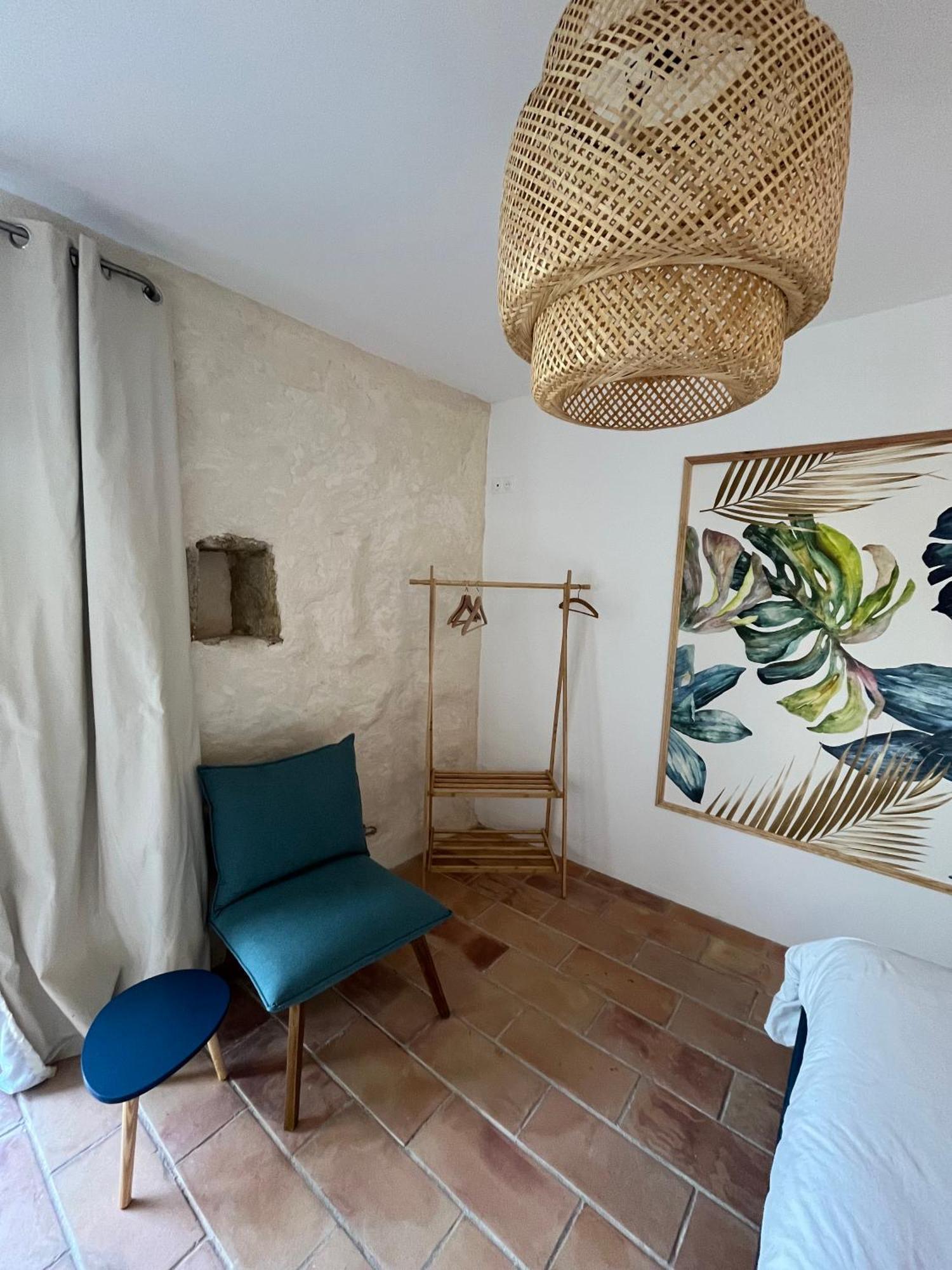 Le Nomade En Provence Bed & Breakfast Bouchet  Ngoại thất bức ảnh