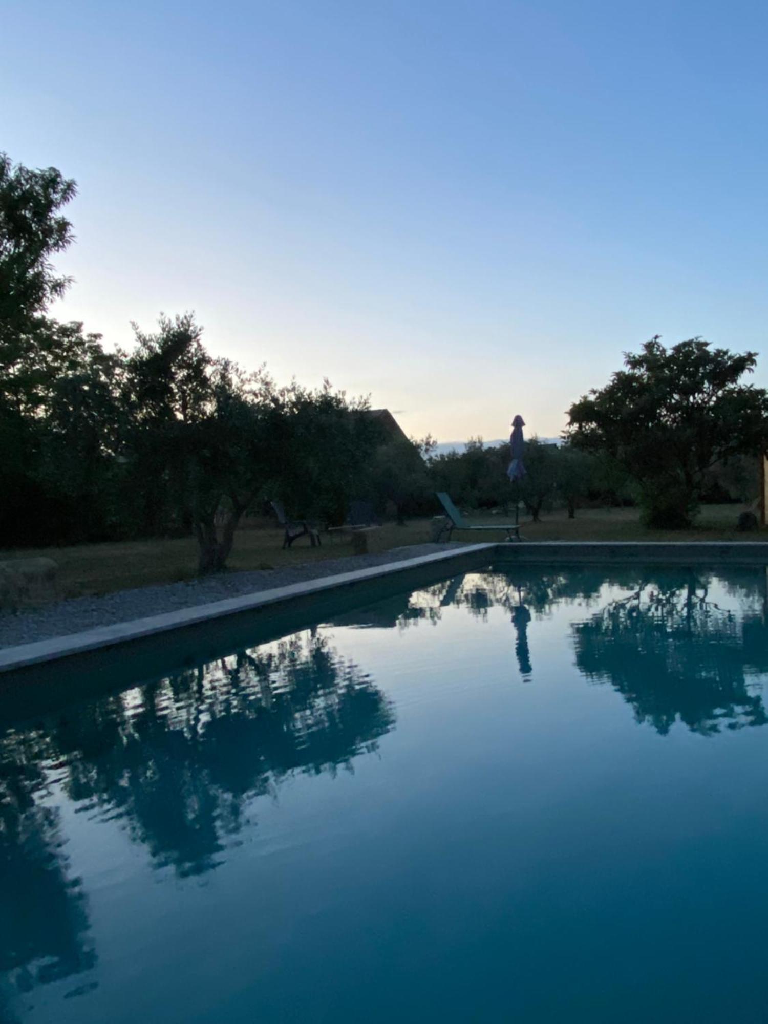 Le Nomade En Provence Bed & Breakfast Bouchet  Ngoại thất bức ảnh